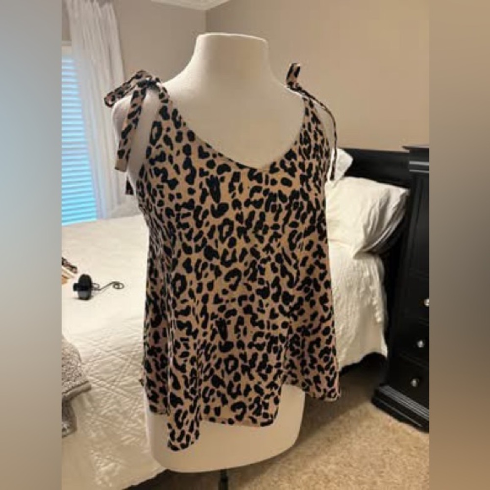 Sugar Lips cheetah top -size small - NEW WITH TAGS-